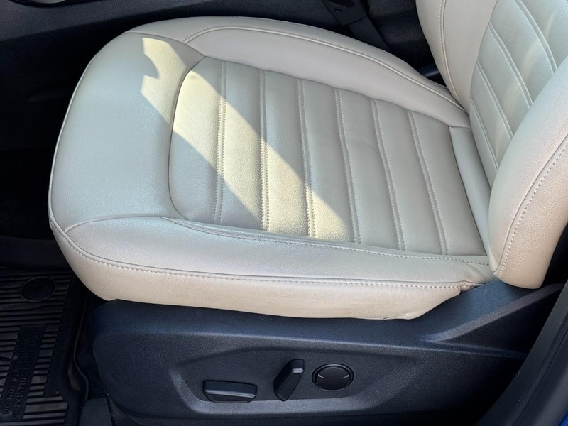 Ford Edge Vehicle Image 23