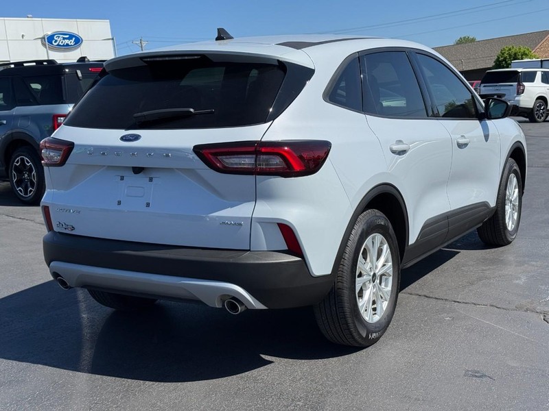 Ford Escape Vehicle Full-screen Gallery Image 03
