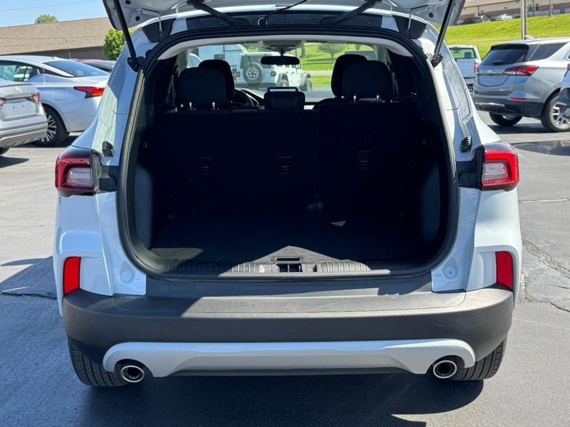 Ford Escape Vehicle Full-screen Gallery Image 05