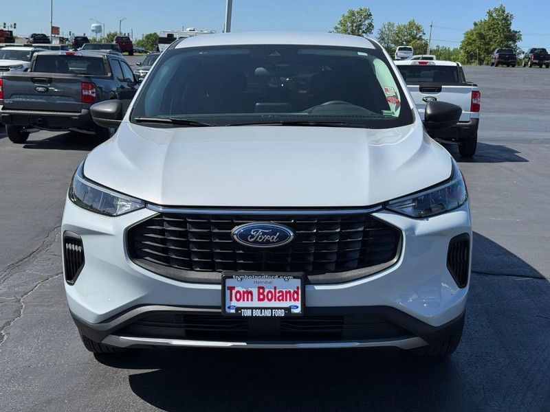 Ford Escape Vehicle Full-screen Gallery Image 09