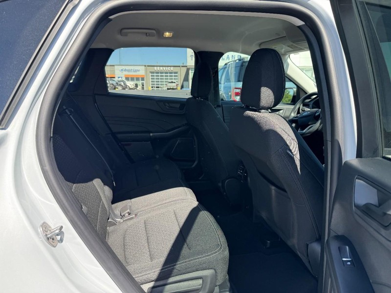 Ford Escape Vehicle Full-screen Gallery Image 10