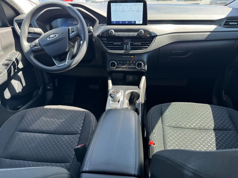 Ford Escape Vehicle Full-screen Gallery Image 11