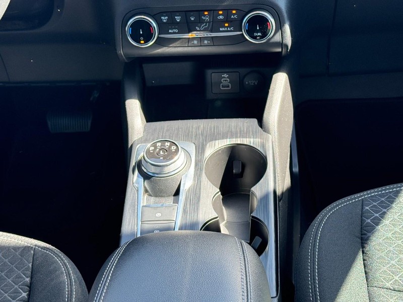 Ford Escape Vehicle Full-screen Gallery Image 14