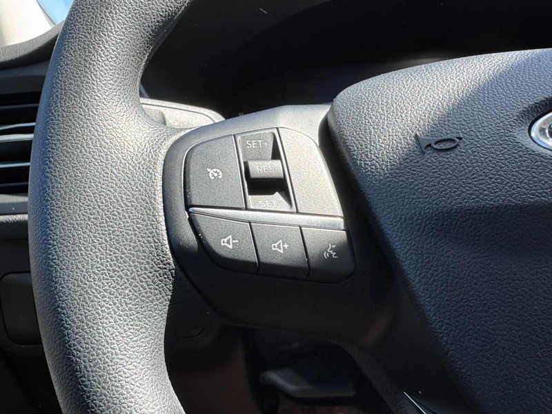 Ford Escape Vehicle Full-screen Gallery Image 16
