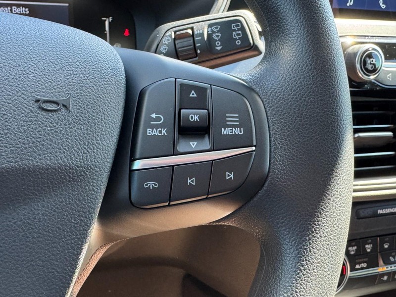 Ford Escape Vehicle Full-screen Gallery Image 17