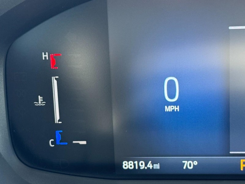 Ford Escape Vehicle Full-screen Gallery Image 18