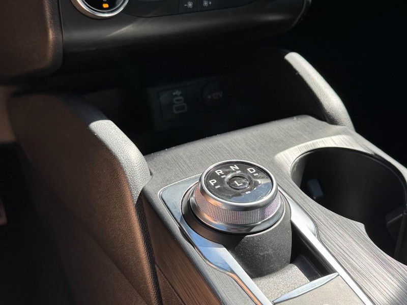 Ford Escape Vehicle Full-screen Gallery Image 19