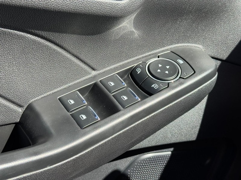 Ford Escape Vehicle Full-screen Gallery Image 21