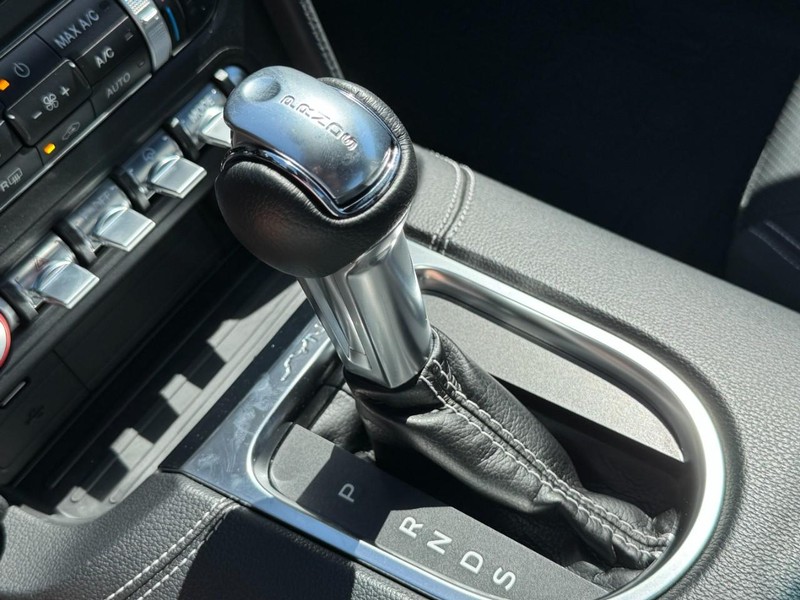 Ford Mustang Vehicle Image 21