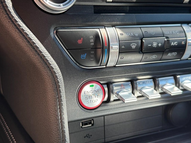 Ford Mustang Vehicle Image 22
