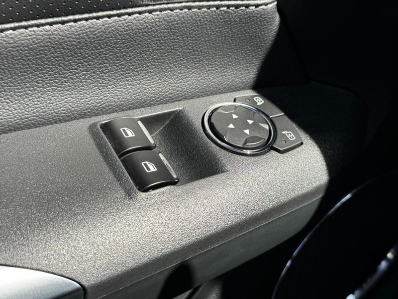 Ford Mustang Vehicle Image 25