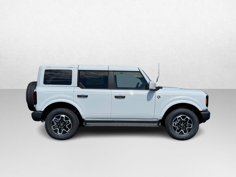 Ford Bronco Vehicle Image 02