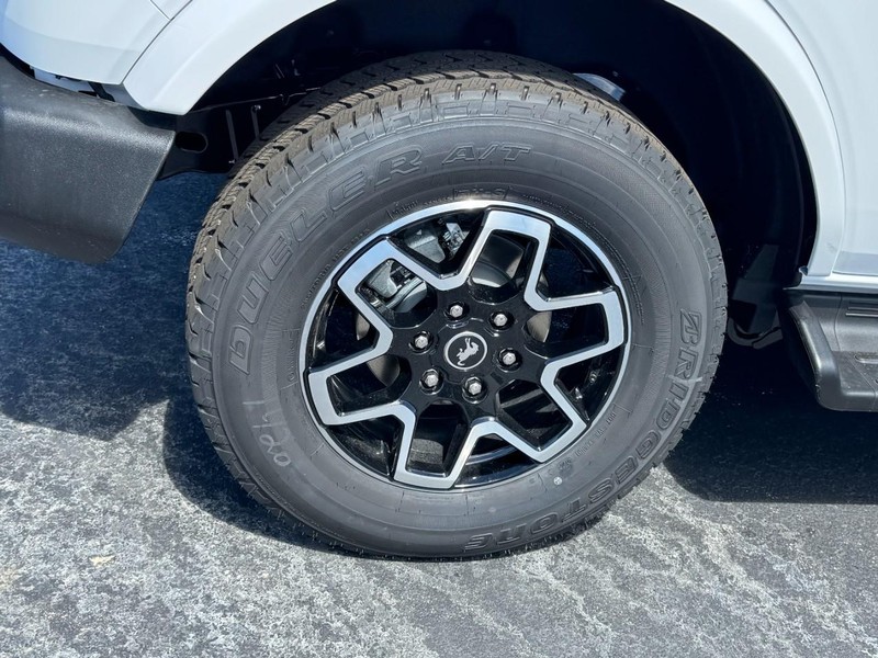 Ford Bronco Vehicle Image 04