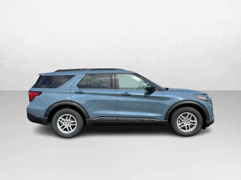 Ford Explorer Vehicle Image 02