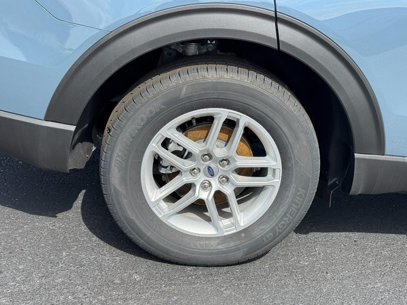Ford Explorer Vehicle Image 04