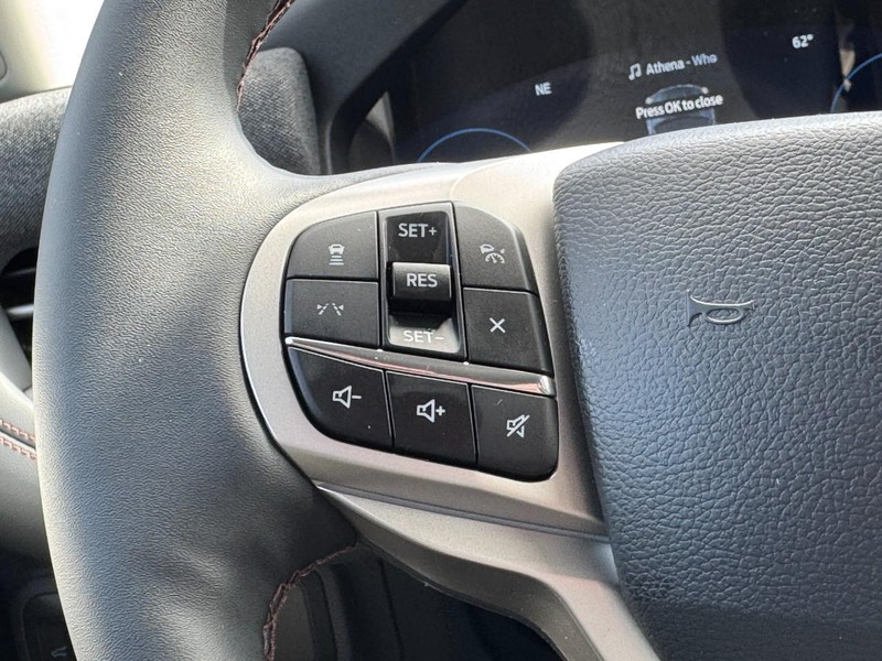 Ford Explorer Vehicle Image 11