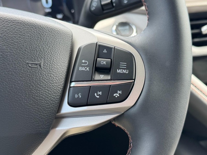 Ford Explorer Vehicle Image 12