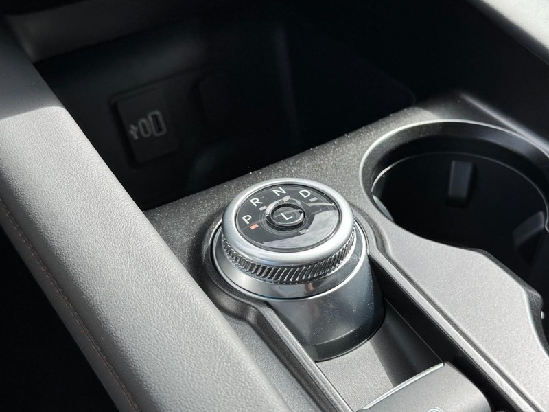 Ford Explorer Vehicle Image 13