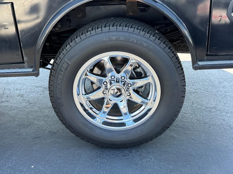 Ford Super Duty F-350 SRW Vehicle Image 06