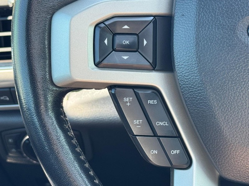 Ford Super Duty F-350 SRW Vehicle Image 21