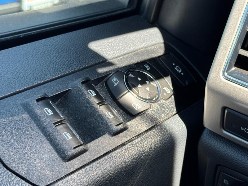 Ford Super Duty F-350 SRW Vehicle Image 28