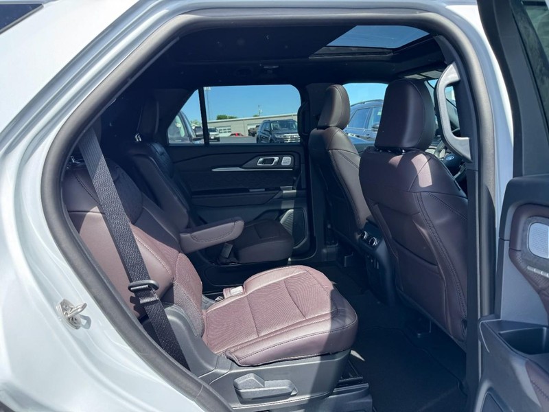 Ford Explorer Vehicle Image 05