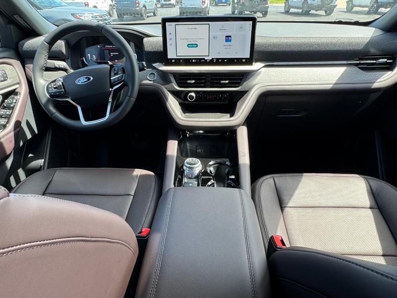 Ford Explorer Vehicle Image 07