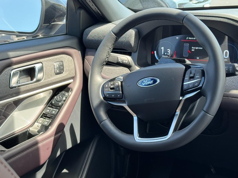 Ford Explorer Vehicle Image 08