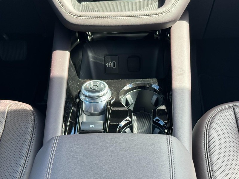 Ford Explorer Vehicle Image 10