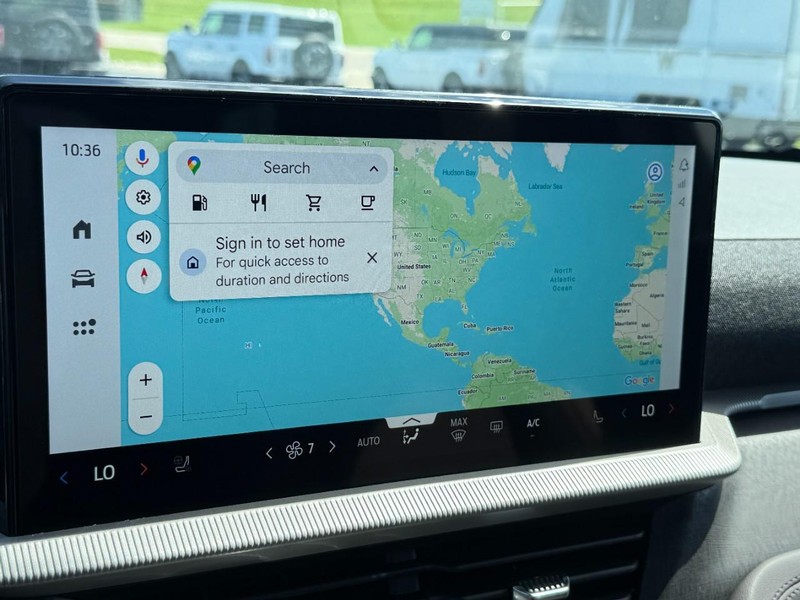 Ford Explorer Vehicle Image 11