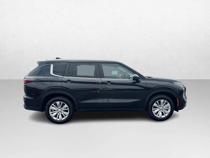 Mitsubishi Outlander Vehicle Image 02