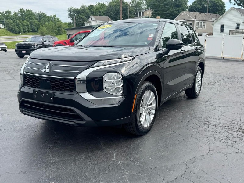 Mitsubishi Outlander Vehicle Image 03