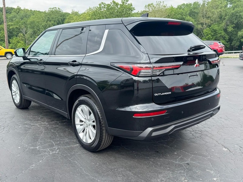 Mitsubishi Outlander Vehicle Image 05