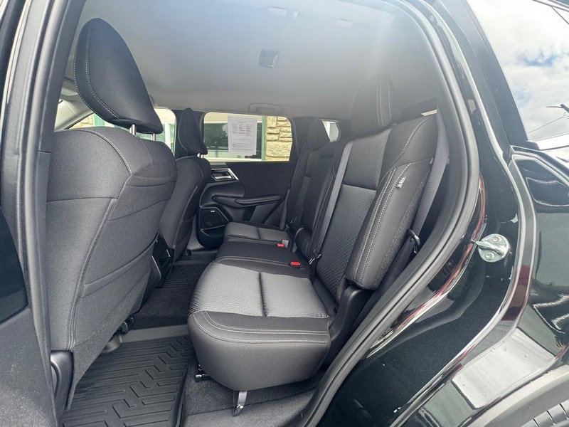 Mitsubishi Outlander Vehicle Image 10
