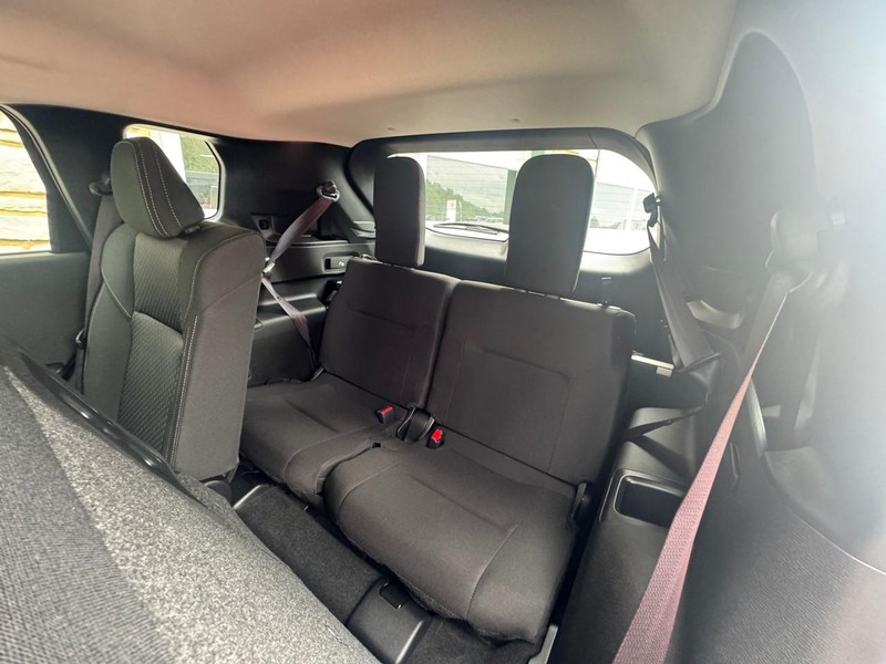 Mitsubishi Outlander Vehicle Image 11