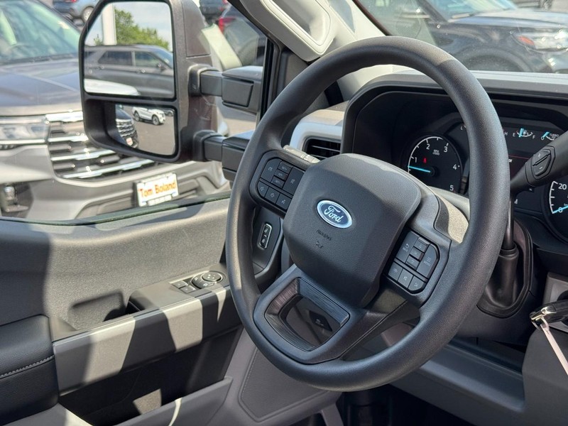Ford Super Duty F-350 SRW Vehicle Image 07