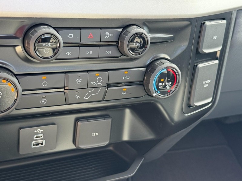 Ford Super Duty F-350 SRW Vehicle Image 12