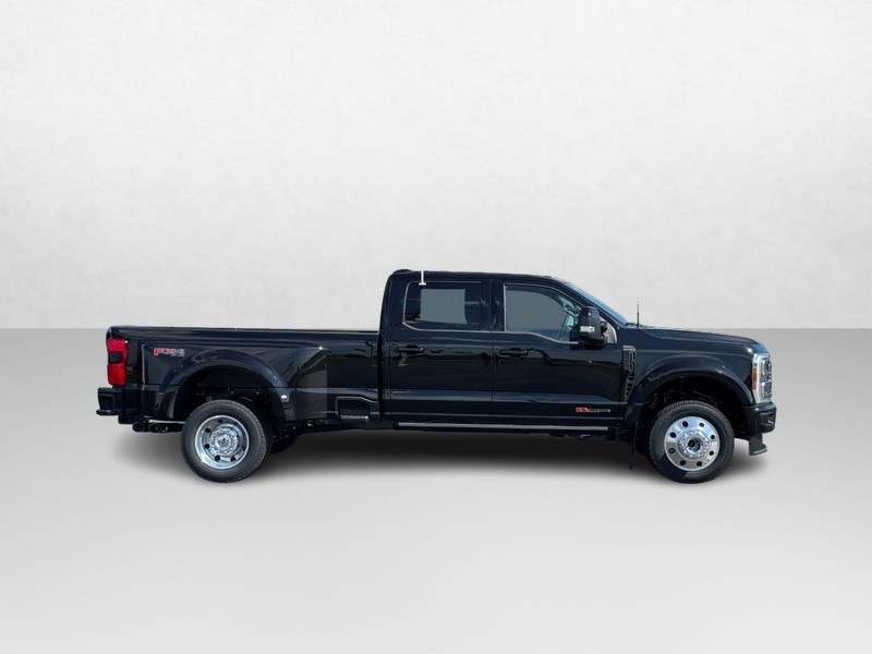 Ford Super Duty F-450 DRW Vehicle Image 02