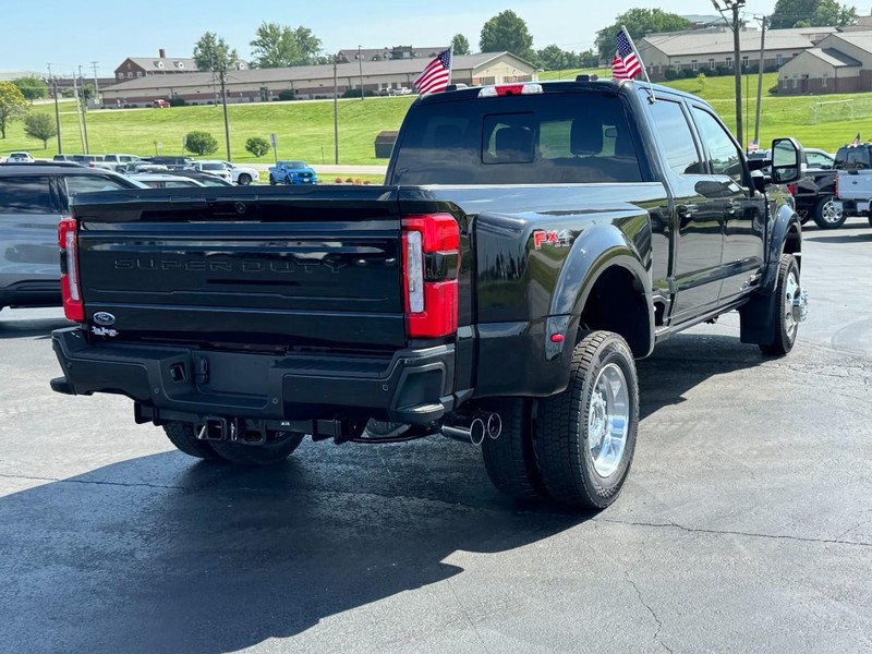 Ford Super Duty F-450 DRW Vehicle Image 03