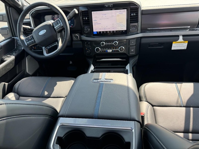 Ford Super Duty F-450 DRW Vehicle Image 06
