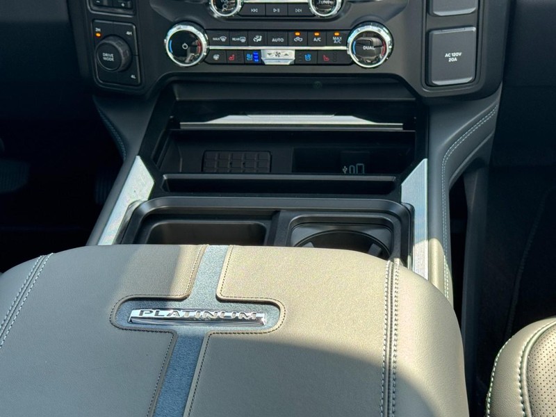 Ford Super Duty F-450 DRW Vehicle Image 09