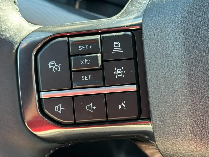 Ford Super Duty F-450 DRW Vehicle Image 11