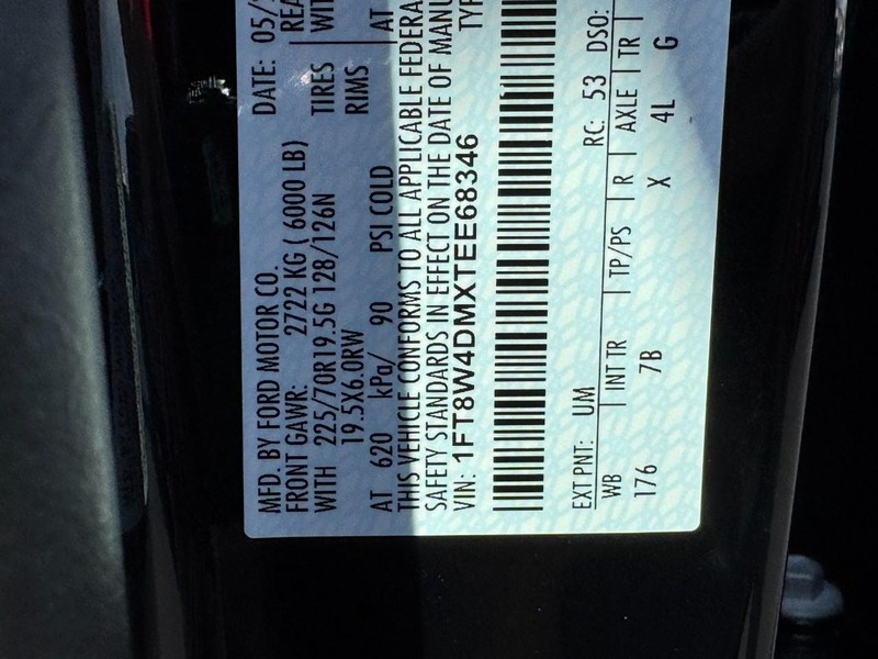Ford Super Duty F-450 DRW Vehicle Image 17
