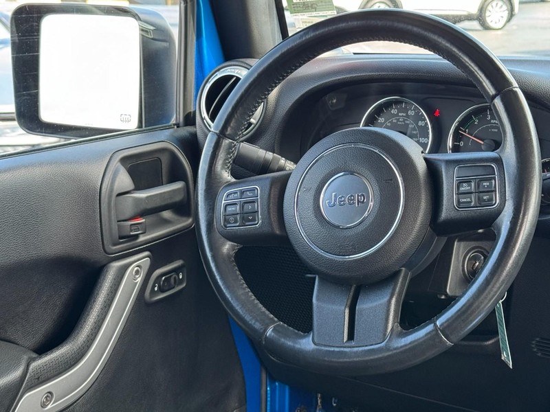 Jeep Wrangler Unlimited Vehicle Image 12