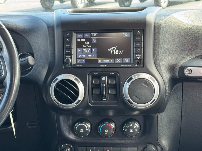 Jeep Wrangler Unlimited Vehicle Image 13
