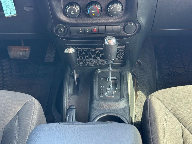 Jeep Wrangler Unlimited Vehicle Image 13