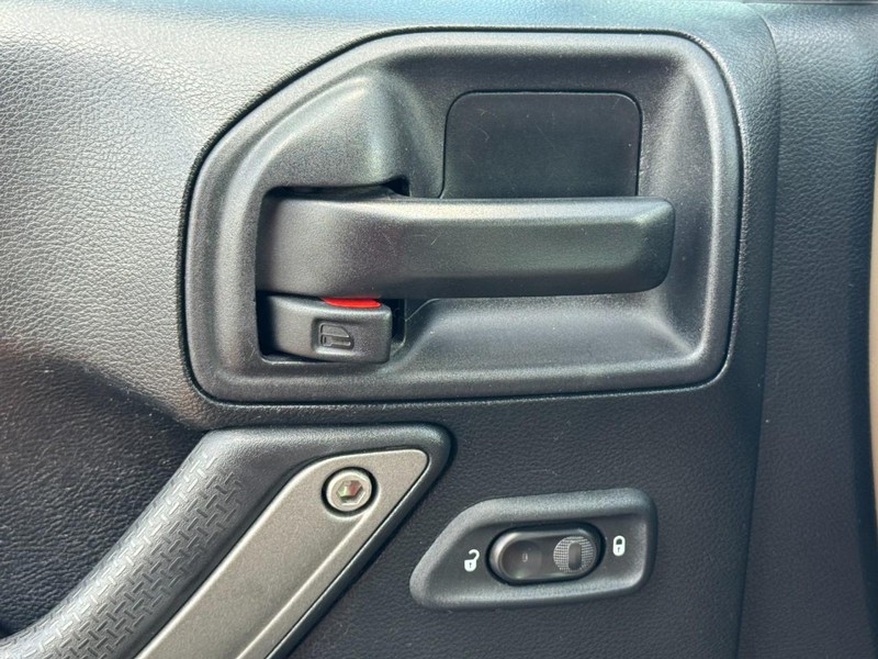 Jeep Wrangler Unlimited Vehicle Image 21
