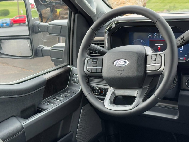 Ford Super Duty F-350 SRW Vehicle Image 07