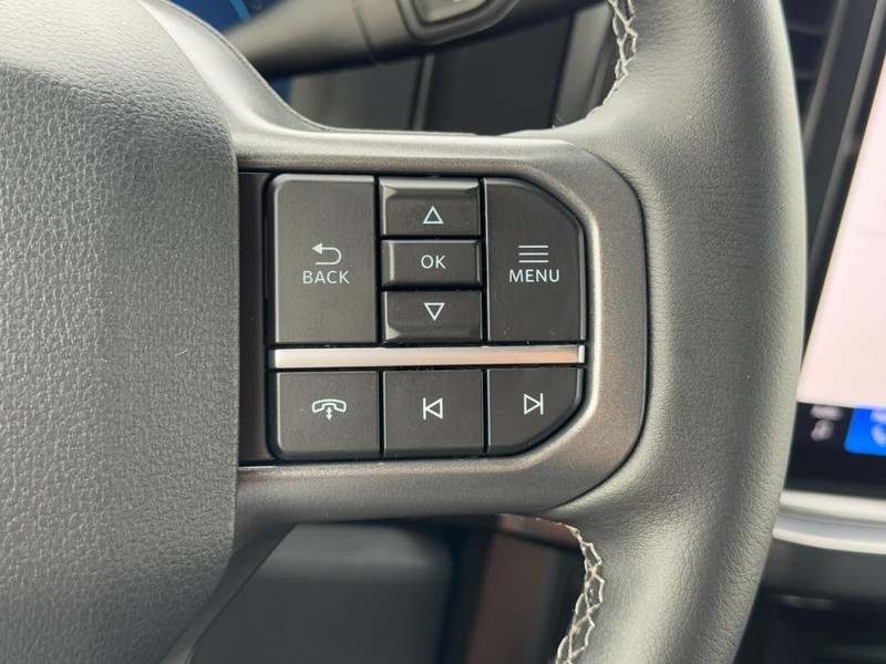 Ford Super Duty F-350 SRW Vehicle Image 12