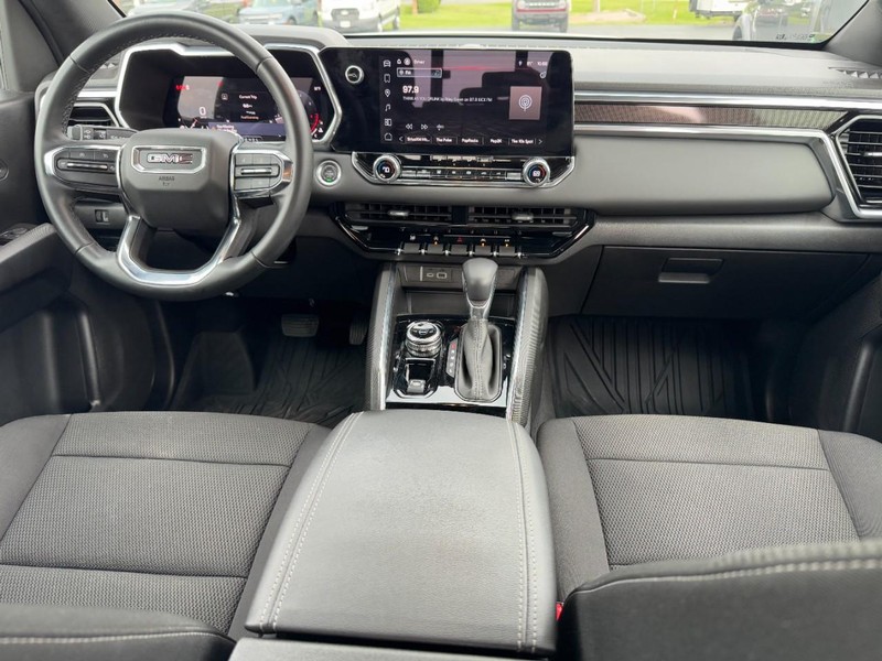 GMC Canyon Vehicle Image 11